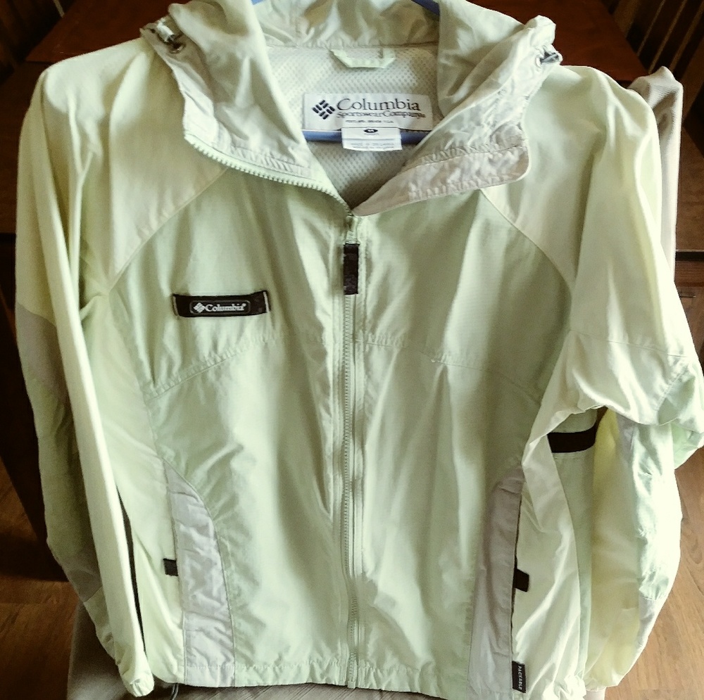 🍁Columbia packable jacket size medium.